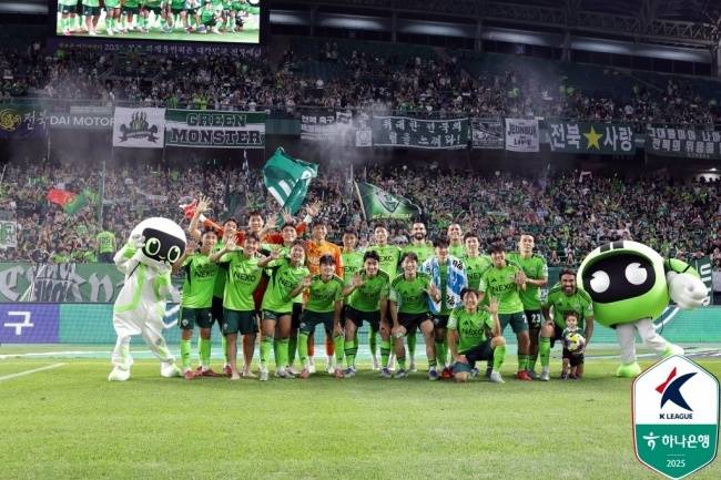 Photo = Professional Football Federation