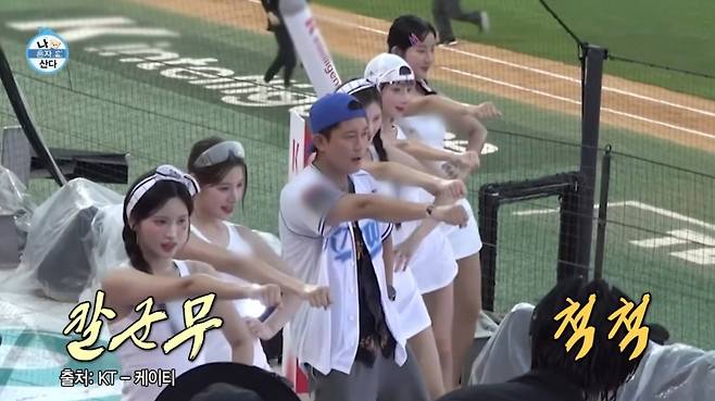 김대호가 치어리더와 칼군무를 맞추는 모습이 포착됐다. /사진=MBC '나 혼자 산다' 방송화면 캡처