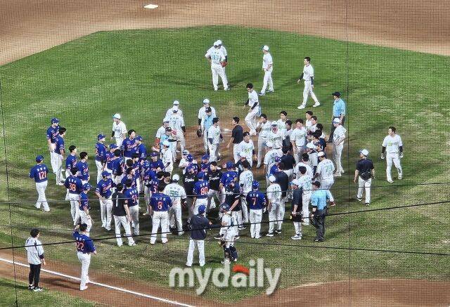 NC 다이노스와 한화 이글스 경기서 벤치클리어링이 발생했다./창원=심혜진 기자