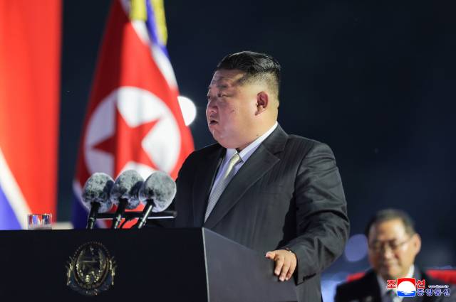 김정은 북한 국무위원장이 14일 평양 개선문광장에서 열린 조국해방(광복) 80주년 경축대회에 참석해 연설을 했다고 조선중앙통신이 15일 보도했다. 연합뉴스