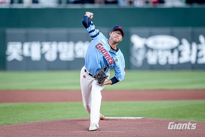 롯데 자이언츠 토종 에이스 박세웅이 16일 부산 사직야구장에서 열린 2025 신한 SOL Bank KBO리그 삼성 라이온즈와의 팀 간 12차전에 선발 등판, 6이닝 3실점을 기록했다. 사진 롯데 자이언츠