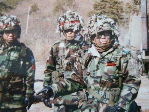 작전 훈련 지휘하는 대대장 시절의 전인범 중령(맨 오른쪽)  [본인 제공]