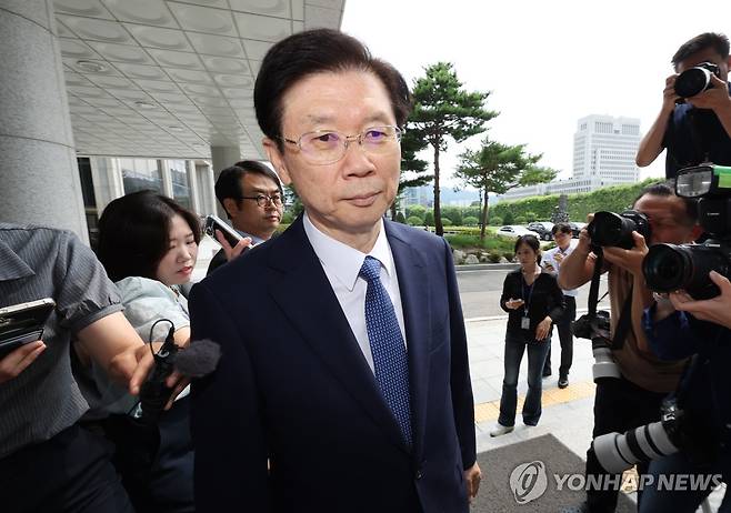 내란특검 출석하는 박종준 전 대통령경호처장 (서울=연합뉴스) 이진욱 기자 = 박종준 전 대통령경호처장이 4일 내란특검 조사를 받기 위해 특검 조사실이 마련된 서울고검으로 향하고 있다. 2025.7.4 cityboy@yna.co.kr