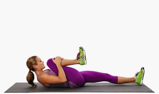 무릎 가슴 당기기 자세