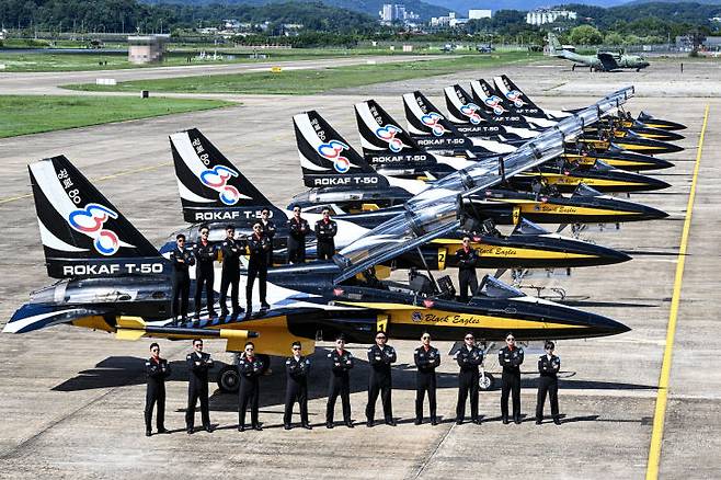 공군은 광복 80년을 맞아 블랙이글스의 T-50B 항공기에 '광복 80년 기념 엠블럼'을 부착했다.