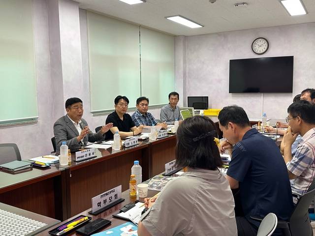 ▲ 사진=노종관 천안시의원은 지난 14일 천안한들초등학교에서 통학로 안전 환경 확보를 위한 간담회를 열었다. 노종관 의원 제공.