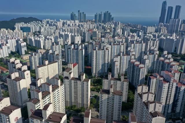 지난달 1단계 부산 노후계획도시정비 기본계획안 대상지로 선정된 해운대 그린시티 전경. 선도지구 선정을 두고 SNS 오픈 채팅방이 개설되는 등 주민들의 기대감이 커지고 있다. 김종진 기자 kjj1761@