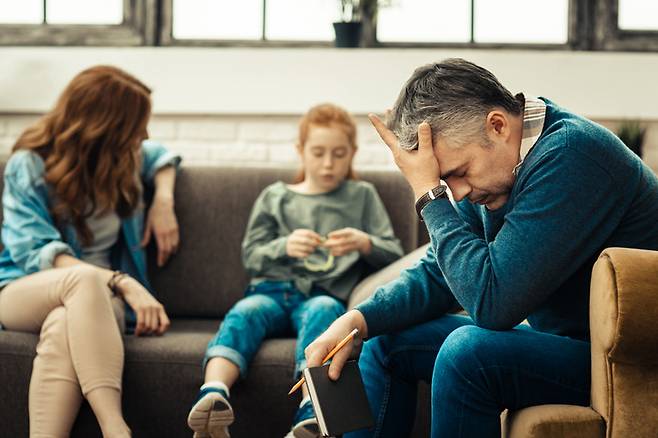 외로움을 경험하는 사람들은 가족에 대한 자신의 기여도를 부정적으로 보는 것으로 나타났다. [사진= 게티이미지뱅크]