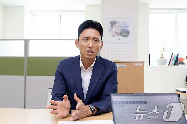 박순기 서울경찰청 풍속단속계장이 12일 서울 동대문구 사무실에서 뉴스1과 인터뷰하고 있다. 2025.8.12/뉴스1 ⓒ News1 이승배 기자