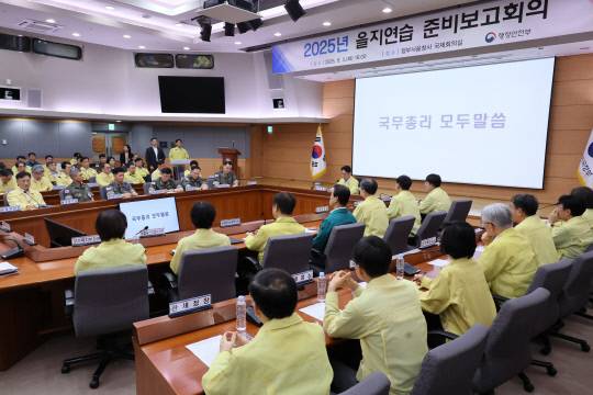 김민석 국무총리가 지난 5일 서울 종로구 정부서울청사 별관에서 열린 을지연습 준비보고회의를 주재하고 있다. 연합뉴스