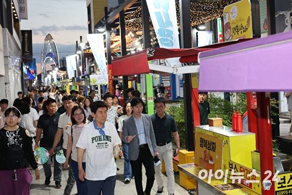 '포항 중앙상가 영일만친구 야시장이 열리고 있다. [사진=포항시청]
