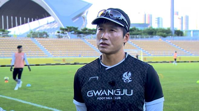 ▲ KBC와 인터뷰 중인 광주FC 이정효 감독
