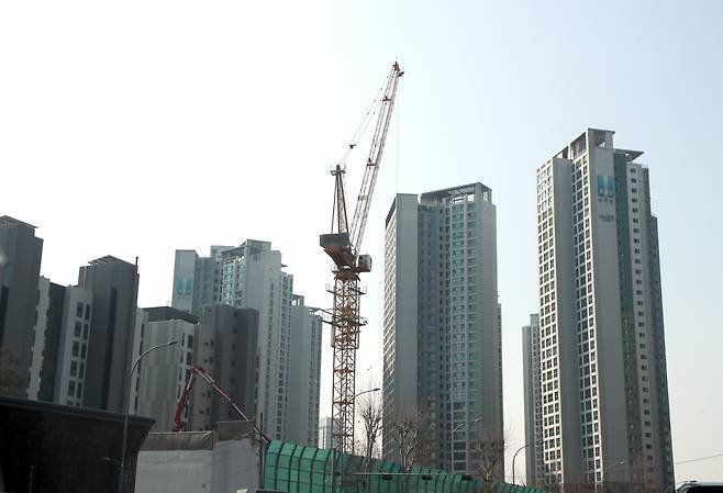 아파트 공사 모습. 사진은 기사와 직접 관련 없음. [연합]