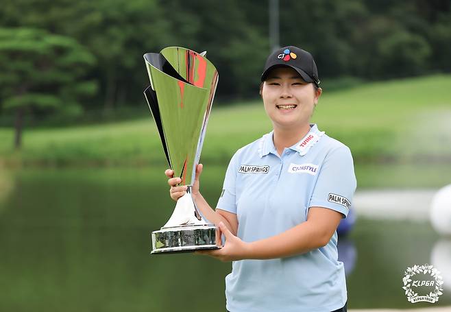 메디힐·한국일보 챔피언십에서 KLPGA 투어 72홀 최소타 신기록으로 우승을 차지한 홍정민   [KLPGA 제공]