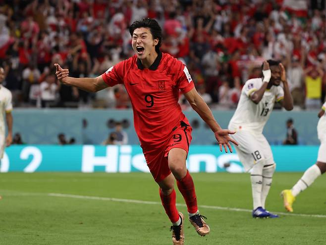 [알라이얀(카타르)=뉴시스] 조성우 기자 = 28일(현지시간) 카타르 알라이얀 에듀케이션 시티 스타디움에서 열린 2022 카타르 월드컵 H조 2차전 대한민국과 가나의 경기, 조규성이 동점골을 넣고 세리머니를 하고 있다.  2022.11.28. xconfind@newsis.com