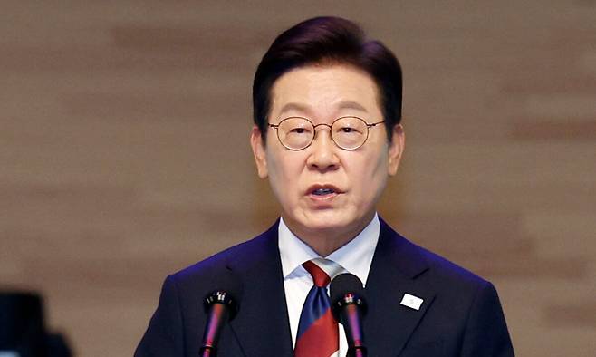 이재명 대통령이 15일 서울 세종문화회관에서 열린 80주년 광복절 경축식에서 경축사를 하고 있다. 대통령실통신사진기자단