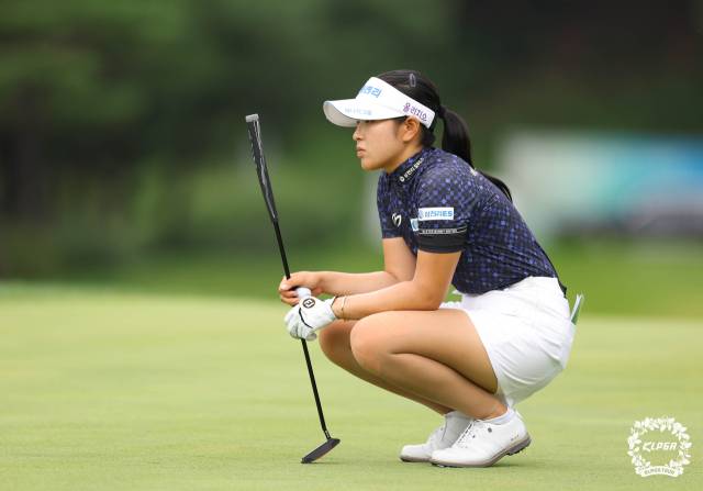 그린을 읽고 있는 유현조. 사진 제공=KLPGA