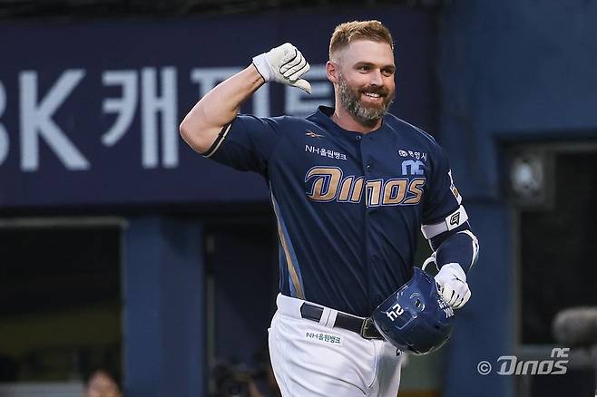 NC 데이비슨은 부상 투혼을 펼치며 이달 1일 팀에 조기 복귀했다. 그는 온전하지 않은 몸 상태에서도 홈런 행진을 이어가며 팀의 순위 경쟁에 보탬이 되고 있다. 사진제공｜NC 다이노스