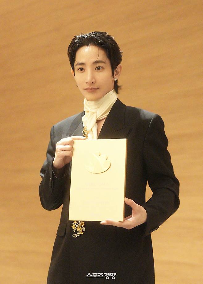 배우 이수혁. 사람엔터테인먼트 제공