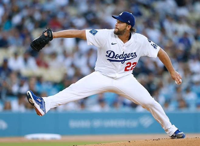 LA 다저스 클레이턴 커쇼가 16일 홈에서 열린 샌디에이고전 선발 등판해 투구하고 있다. AFP연합뉴스