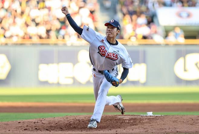 두산 베어스 신인 투수 윤태호가 16일 잠실 KIA전에서 역투하고 있다. /사진=두산 베어스 제공