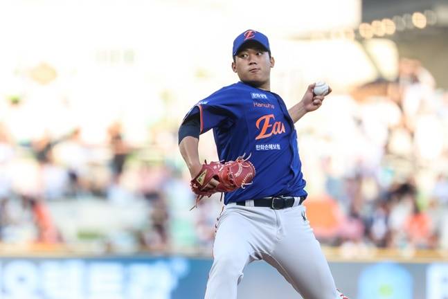 한화 김기중이 15일 창원 NC전에서 역투하고 있다. /사진=한화 이글스 제공