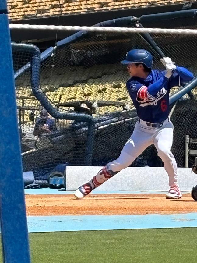 17일 경기를 앞두고 라이브 배팅을 실시하는 김혜성의 모습. /사진=빌 플렁킷 기자 SNS