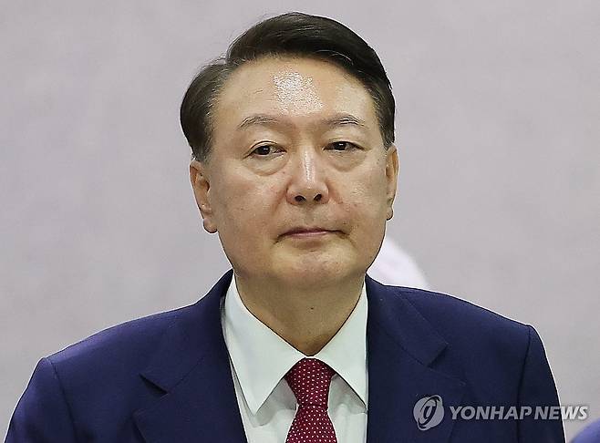 특검 조사 마친 윤석열 전 대통령 (서울=연합뉴스) 김성민 기자 = 윤석열 전 대통령이 5일 내란 특검 2차 조사를 마치고 조은석 특별검사팀 사무실이 있는 서울 서초구 서울고검을 나서고 있다. 2025.7.6 ksm7976@yna.co.kr