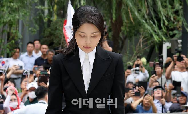 윤석열 전 대통령의 부인 김건희 여사가 지난 6일 서울 종로구에 마련된 김건희 특검팀(특별검사 민중기) 사무실에 조사를 받기 위해 피의자 신분으로 출석하고 있다. (사진=이데일리 방인권 기자)