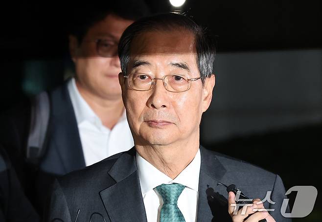 한덕수 전 국무총리가 2일 서울 서초구 서울고등검찰청에 마련된 내란특검 사무실에서 조사를 받은 후 귀가하고 있다. 2025.7.2/뉴스1 ⓒ News1 김성진 기자