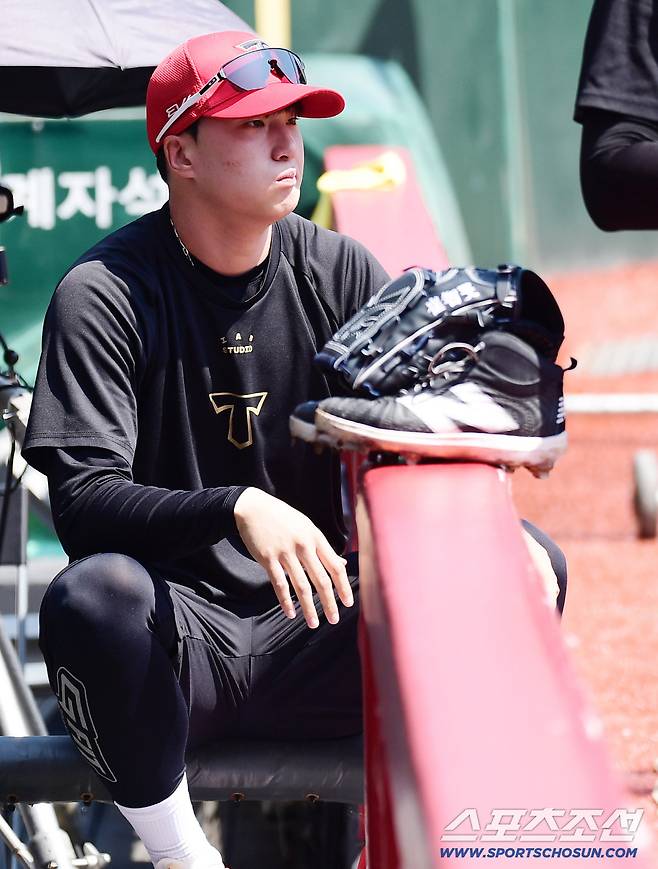 22일 인천 SSG랜더스필드에서 열리는 SSG와 KIA의 경기. 훈련을 위해 그라운드에 나서는 정해영. 인천=송정헌 기자songs@sportschosun.com/2025.06.22/