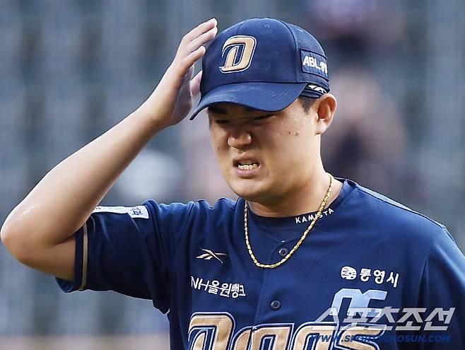 12일 서울 잠실구장에서 열린 NC-두산전. NC 선발투수 김녹원이 1회를 1실점으로 마친 후 아쉬워하고 있다. 잠실=정재근 기자 cjg@sportschosun.com/2025.8.12/