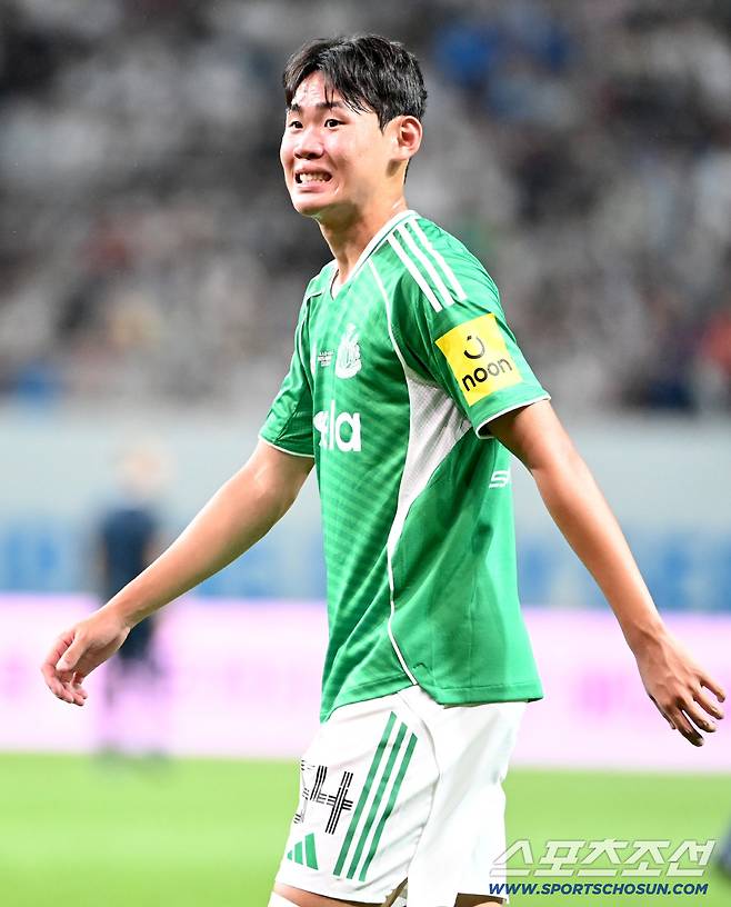 3일 서울월드컵경기장에서 열린 토트넘과 뉴캐슬의 경기, 경기에 나선 뉴캐슬 박승수. 상암=허상욱 기자wook@sportschosun.com/2025.08.03/