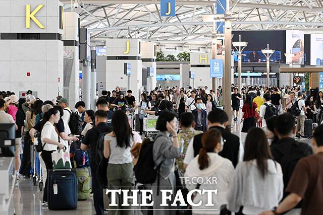 일본 노선의 7월 여객 수는 207만4858명으로 전년 동월 대비 1.13% 줄었다. 일본 노선 여객이 감소한 것은 2022년 1월 이후 3년 6개월 만이다. /남용희 기자