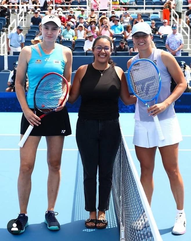 경기 전 시비옹테크와 리바키나. 사진/WTA 투어