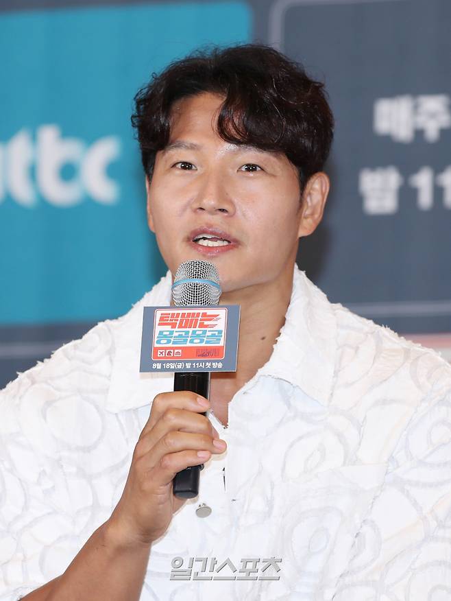 JTBC 새 예능 '택배는 몽골몽골' 제작발표회가 2일 오후 서울 강남구 더 리버사이드 호텔에서 열렸다. 가수 김종국이 인사말을 하고 있다. '택배는 몽골몽골'은 택배 인프라가 부족한 몽골에서 택배를 배송하는 프로그램으로 오는 18일 금요일 오후 11시 첫 방송. 서병수 기자 qudtn@edaily.co.kr /2023.08.02/