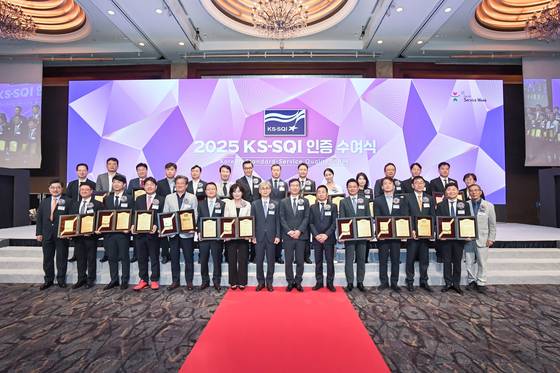 ‘2025 한국서비스품질지수(KS-SQI) 인증 수여식’이 지난달 3일 서울 롯데호텔에서 열렸다. [사진 한국표준협회]