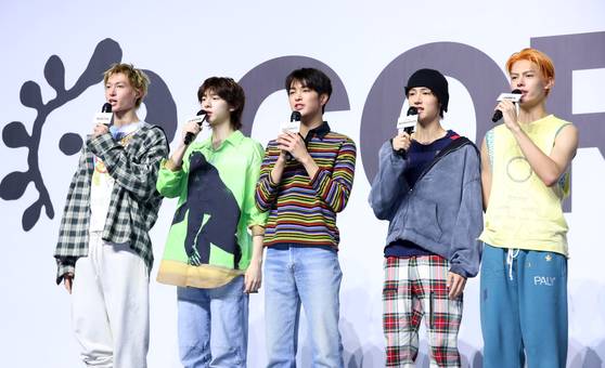 그룹 코르티스(왼쪽부터 마틴, 주훈, 건호, 성현, 제임스)는 빅히트 뮤직이 2013년 방탄소년단, 2019년 투모로우바이투게더에 이어 세 번째로 론칭하는 팀이다. 사진 뉴시스
