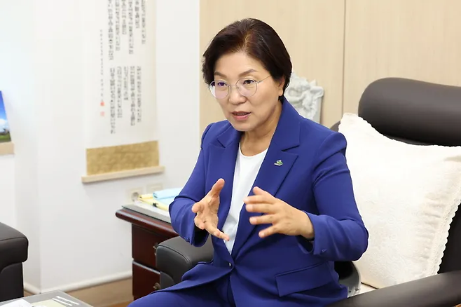 김미경 서울 은평구청장이 지난해 7월30일 은평구청 집무실에서 인터뷰하고 있다. 은평구 제공