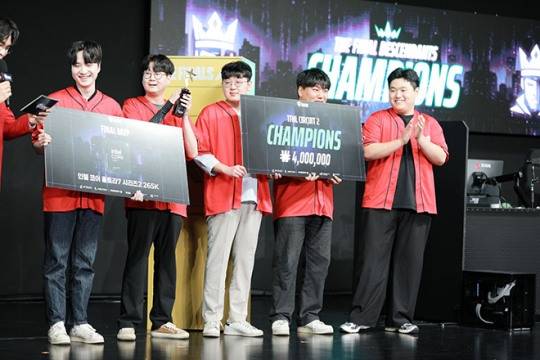 '더 파이널스 코리아 내셔널 리그 서킷2'에서 우승한 'TFD' 팀. 사진 제공 : 넥슨