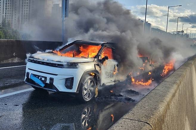 전기차 화재  [사진출처=연합뉴스]