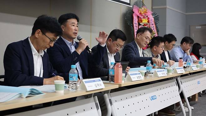 18일 울산전시컨벤션센터에서 열린 기후에너지포럼에 참석한 공공기관 및 기업 책임자들이 에너지 정책과 인공지능(AI) 기술의 연계 방안에 대한 의견을 나누고 있다. 한주형 기자