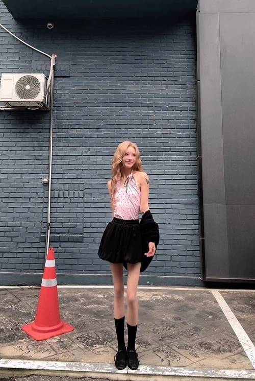 故 최진실의 딸이자 인플루언서 최준희가 눈부신 여름 패션으로 시선을 사로잡았다. 사진=최준희 SNS