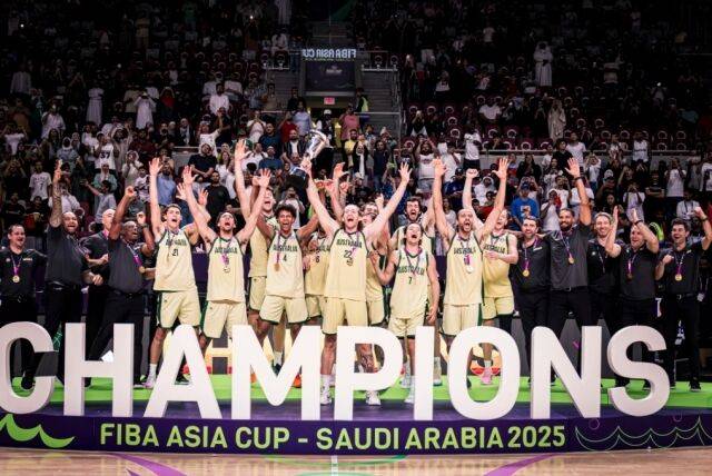 우승 세리머니를 벌이는 호주 선수들. /FIBA 제공