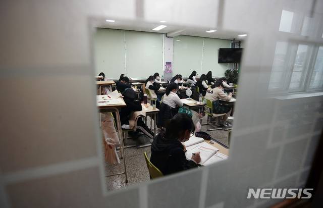 [경주=뉴시스] 이무열 기자 =경주시 한 고등학교 3학년 교실 모습. 2020.11.19. lmy@newsis.com