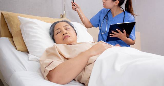 노인요양시설에서 간호사의 의료행위에 대한 법적 근거를 마련할 필요성이 있다는 지적이 나왔다. 사진은 기사의 특정 사실과 관련 없음. 게티이미지뱅크