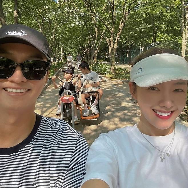 인교진·소이현 가족. 소이현 인스타그램 캡처