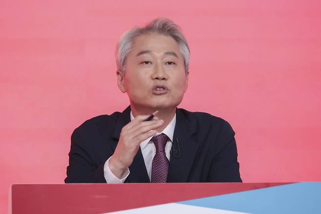 발언하는 김근식 후보 - 18일 서울 강서구 ASSA 아트홀에서 열린 국민의힘 8·22 전당대회 출마 최고위원·청년 최고위원 후보 토론회에서 최고위원에 출마한 김근식 후보가 발언하고 있다. 2025.8.18 국민의힘 제공