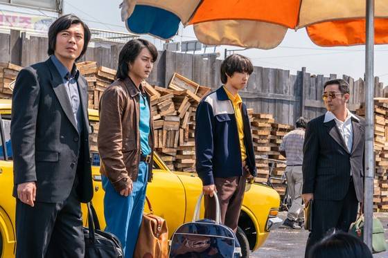 디즈니+ 오리지널 '파인: 촌뜨기들'의 스틸컷. 사진 제공=디즈니+