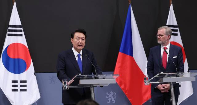 윤석열 대통령이 2024년 9월 20일(현지 시간) 프라하 체코정부청사에서 열린 한·체코 공동 언론 발표에서 발언하고 있다. 연합뉴스.